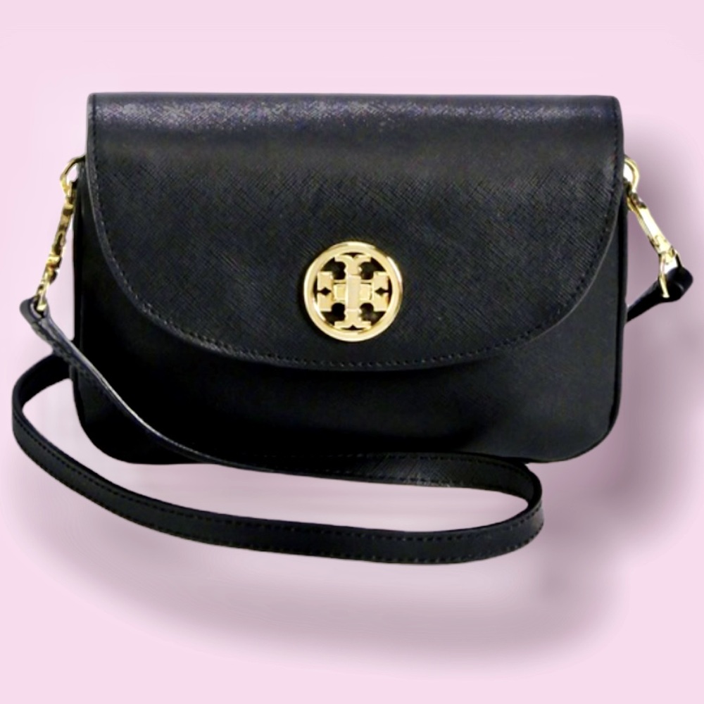 NWOT- Tory Burch Robinson Crossbody Bag in black 7"L x 1.5"W x 4.5"H